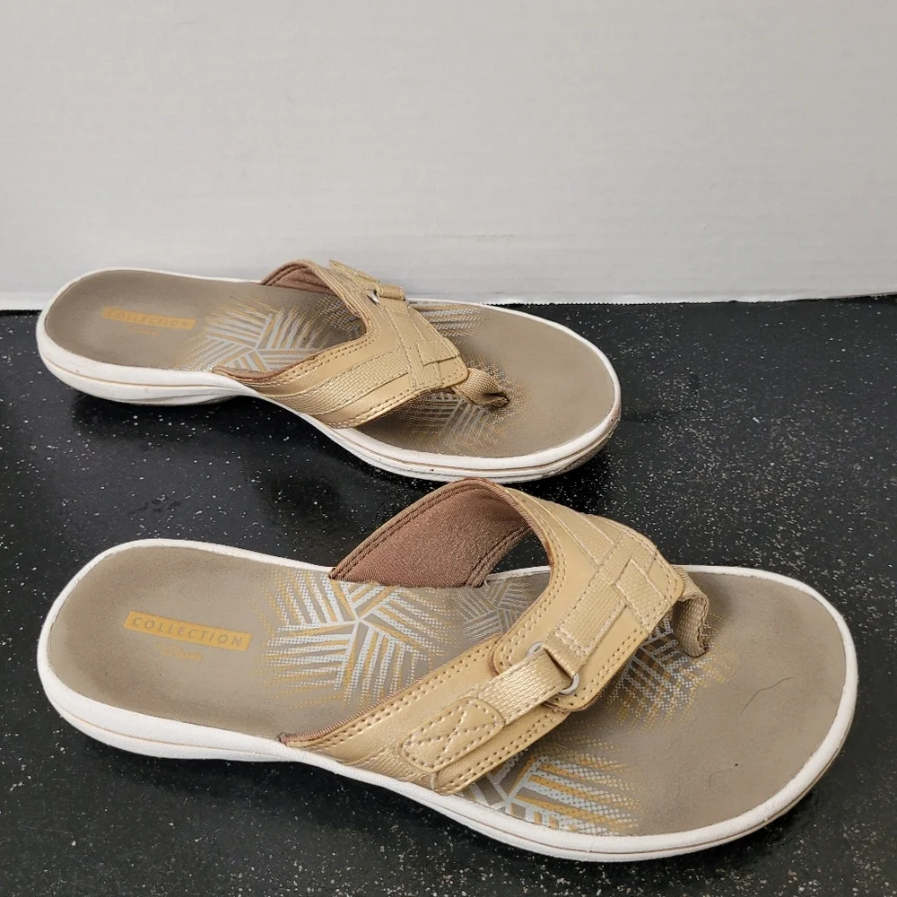 Clarks Gold Strap Women's Toe-Post Cloud Steppers Sandals